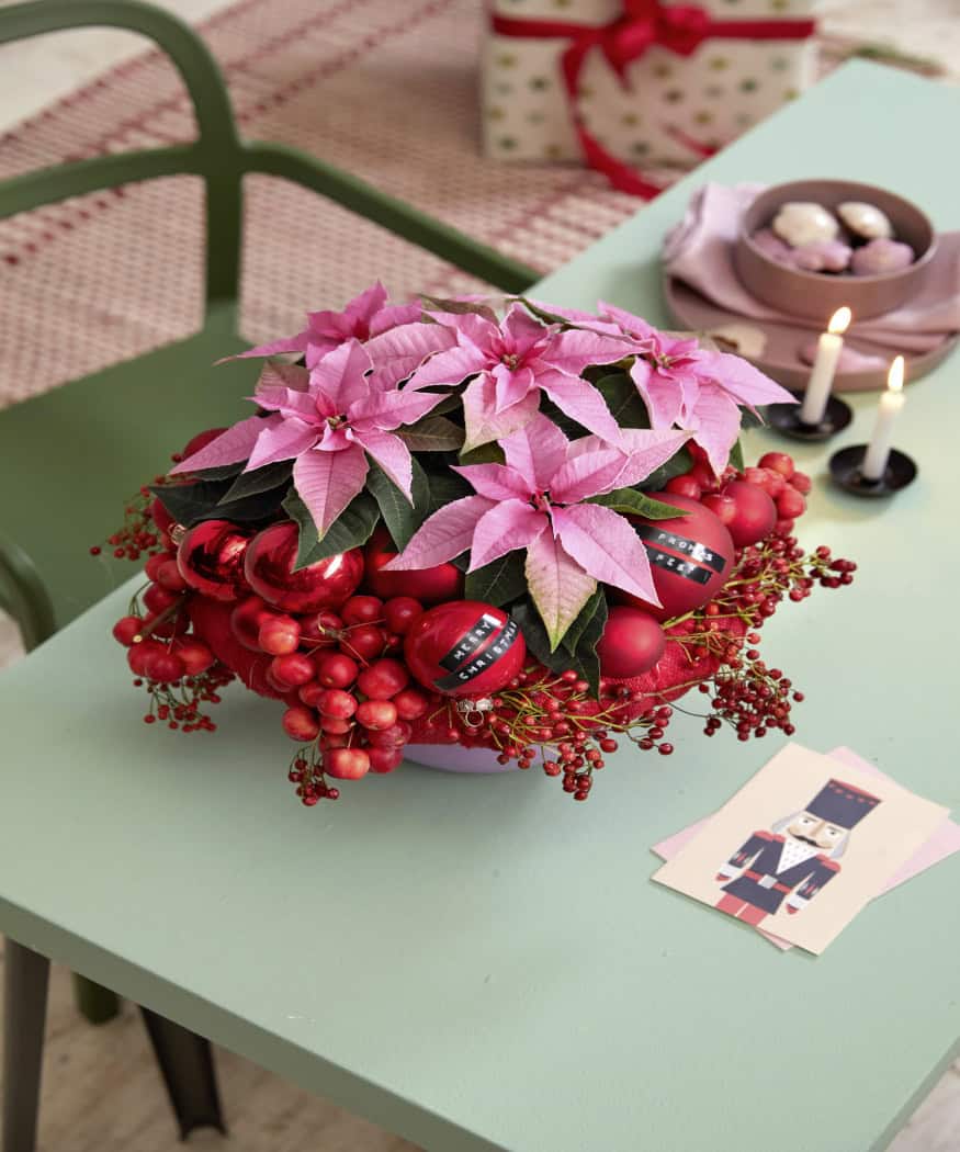 2025_Poinsettia_02140_Festive_Wreath_Bowl_03