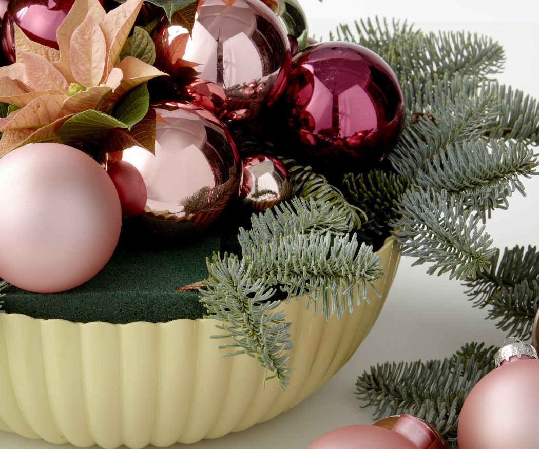 2021-poinsettia-06110-diy-bowl-baubles-blooms-01