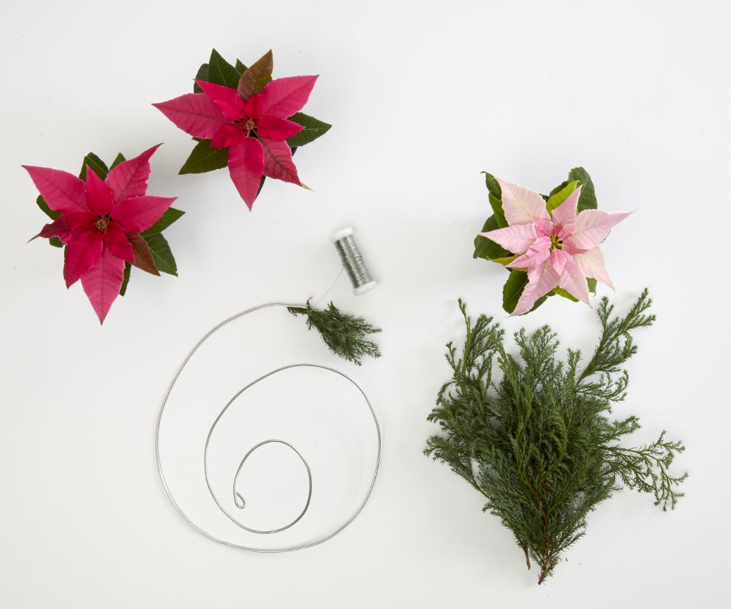 2022-poinsettia-04130-diy-floating-wire-christmas-tree-04