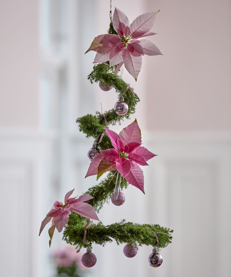 2022-poinsettia-04130-diy-floating-wire-christmas-tree-06
