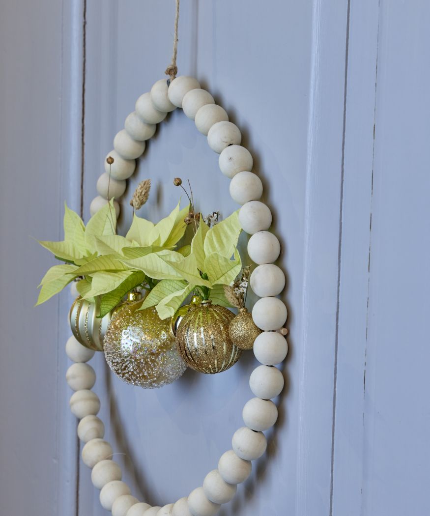 2024_Poinsettia_01110_DIY_Bead_Wreath_Gold_Accents_09