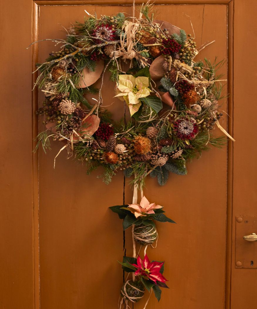2024_Poinsettia_04000_Cosy_Cottage_Charm_31